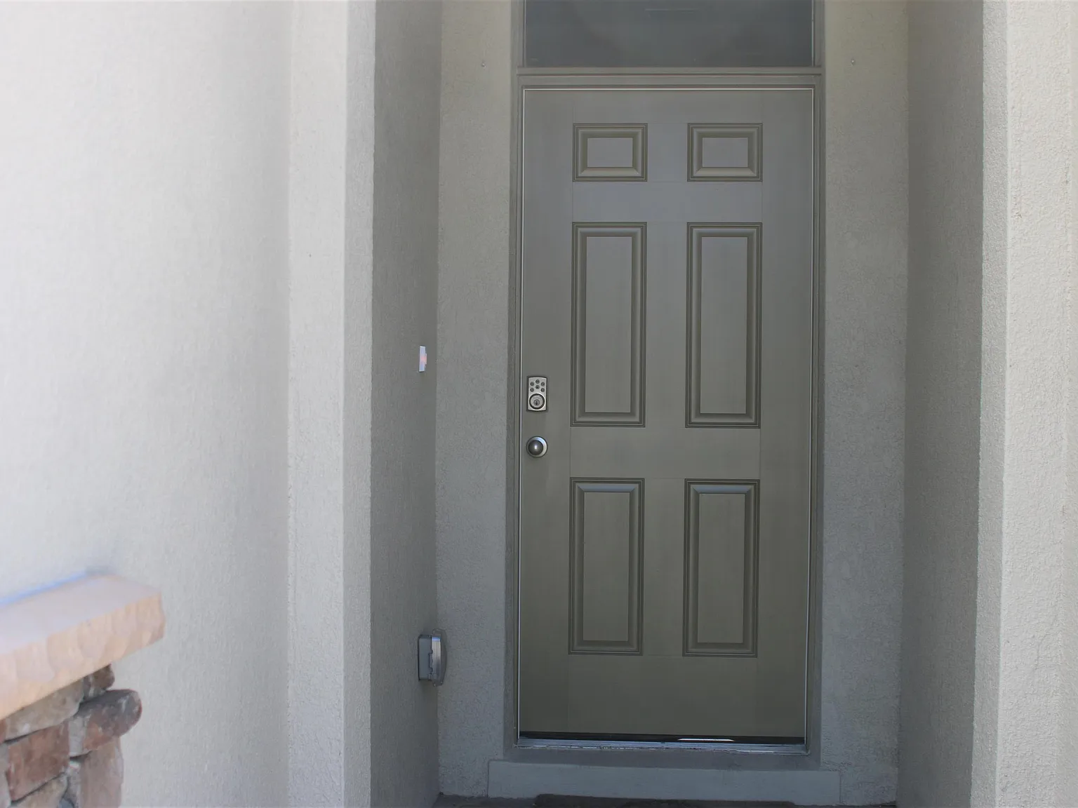 4 bed, 2.0 bath, 2055 sqft, $3,000 — Photo 2