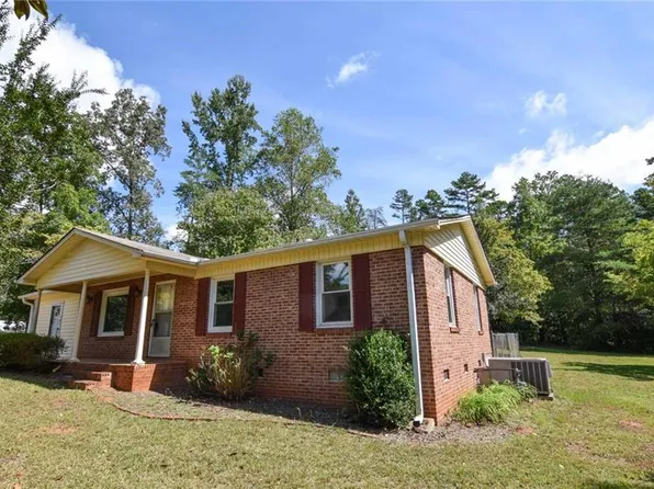 705 Longforest Dr, Seneca, SC 29672