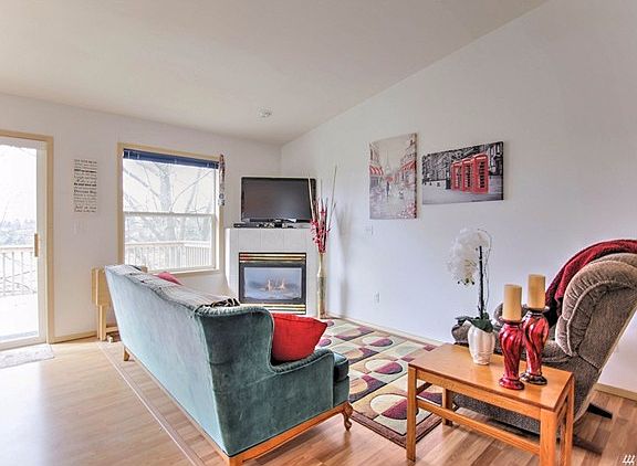 5th image of 3104 44th Ave NE