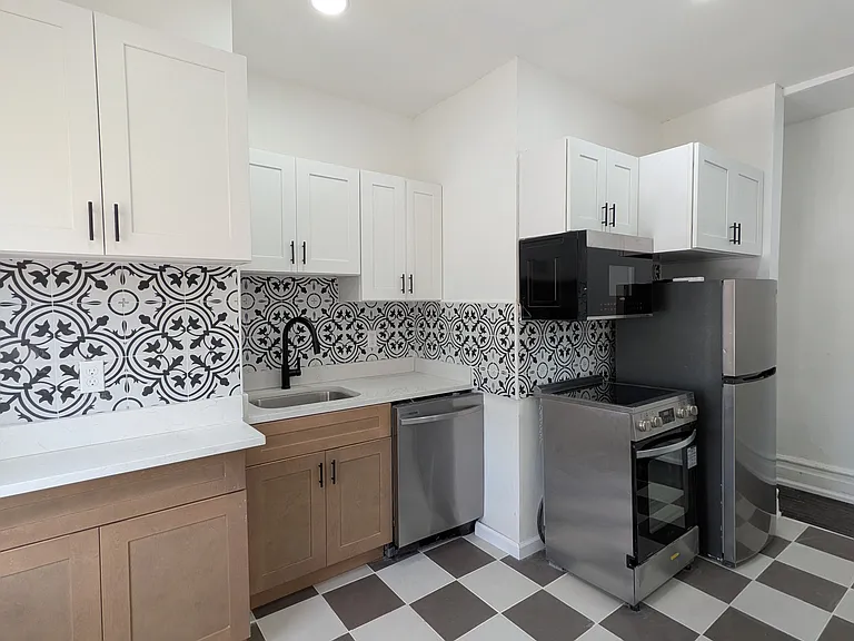 1036 W Walnut St #3-R — Photo 3