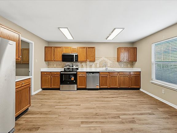 4th image of 1909 Southernwood Ln