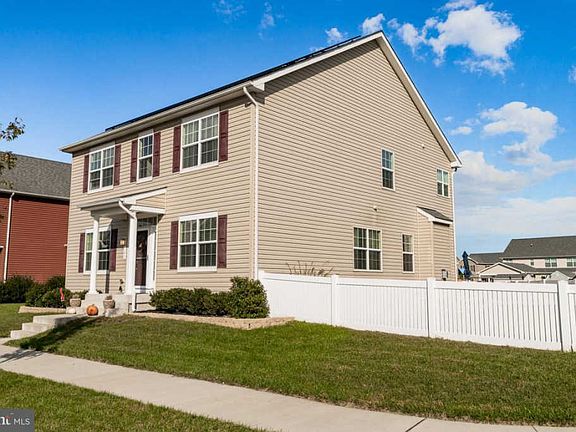 3rd image of 327 Parker Dr
