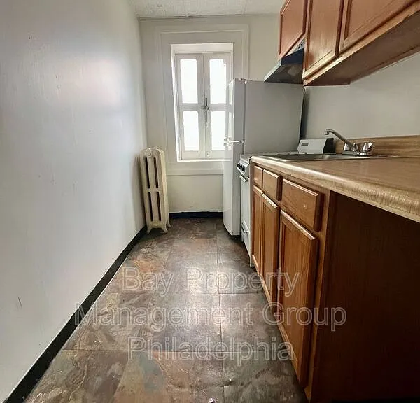 1001 Clifton Ave #2R — Photo 4