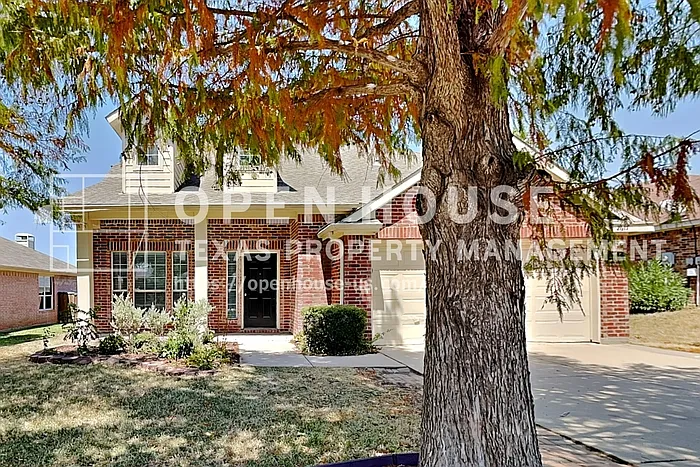 4 bed, 2.5 bath, 2527 sqft, $2,590 — Photo 1