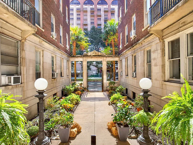 24 E Liberty St #64 — Photo 4