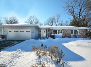573 Lakewood Dr S, Maplewood, MN 55119