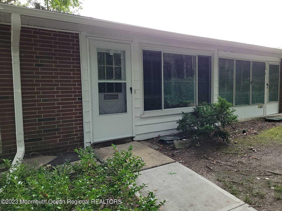 1st image of 708A Plymouth Dr