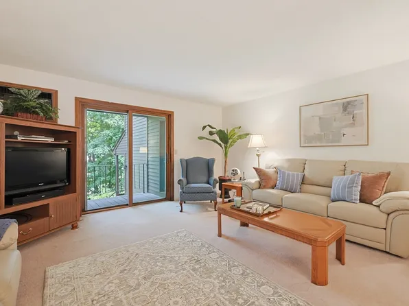 74 Highwood Dr Unit 74, Franklin, MA 02038