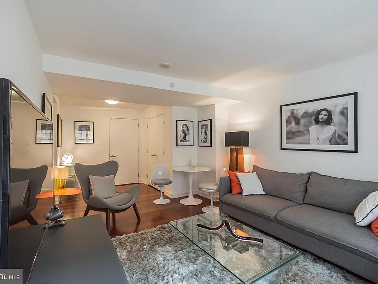 219 S 18th St #1521 — Photo 5