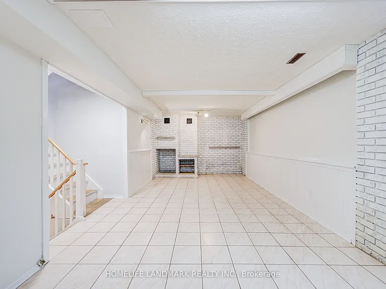 1608 Sherwood Forrest Cir — Photo 42