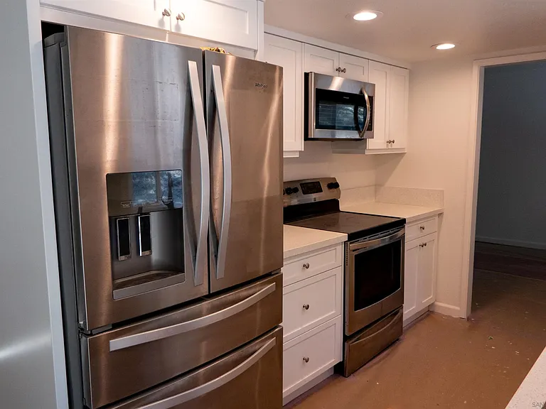 4258 Robbins St — Photo 3