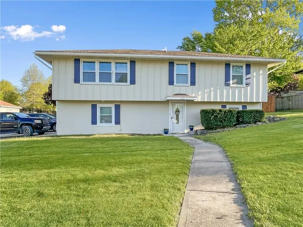 501 W 31st St, Higginsville, MO 64037