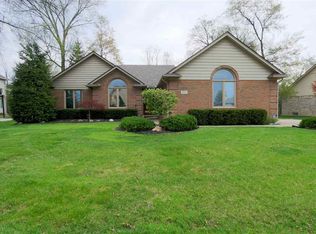 3325 Lake Forest Dr, Sterling Heights, MI 48314