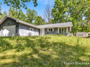 23718 Gates Rd, Howard city, MI 49329