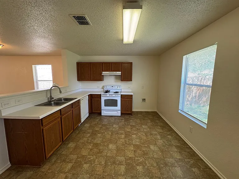 6848 Valley Creek Dr — Photo 13