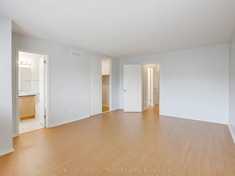 33 Scampton Dr — Photo 21
