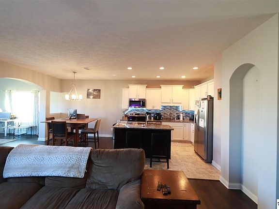 3rd image of 362 Vineland Place Dr