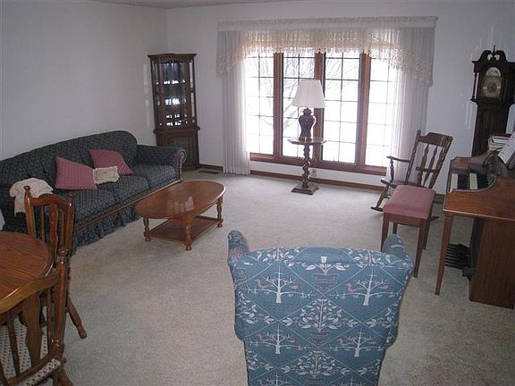 2nd image of 827 Harvest Dr