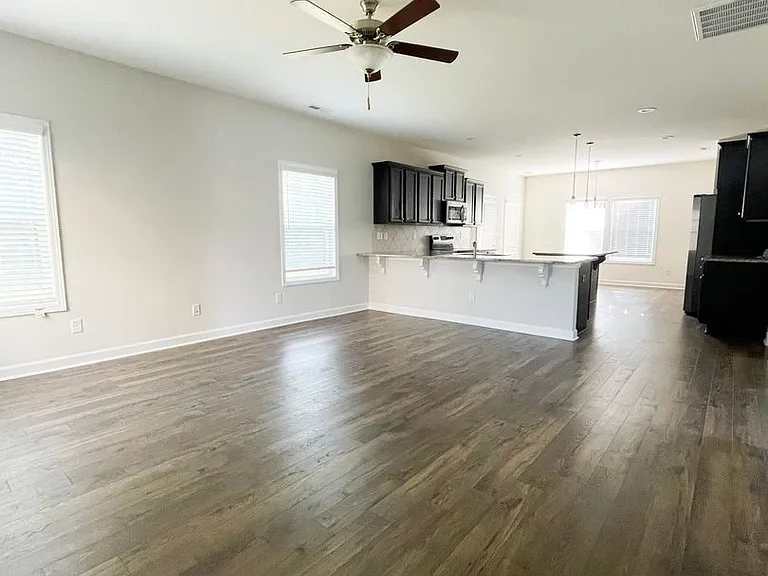 351 Springhaven Dr — Photo 2