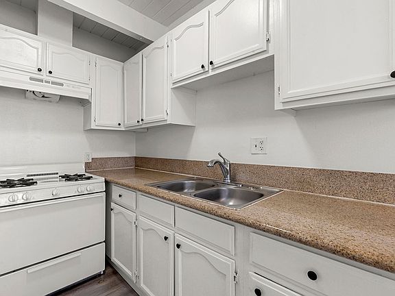 4th image of 7609 Whitsett Ave APT 9
