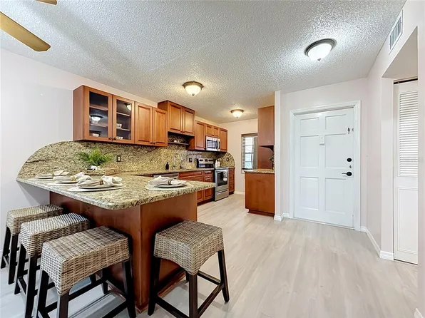 1900 68th St N APT 301, Saint Petersburg, FL 33710