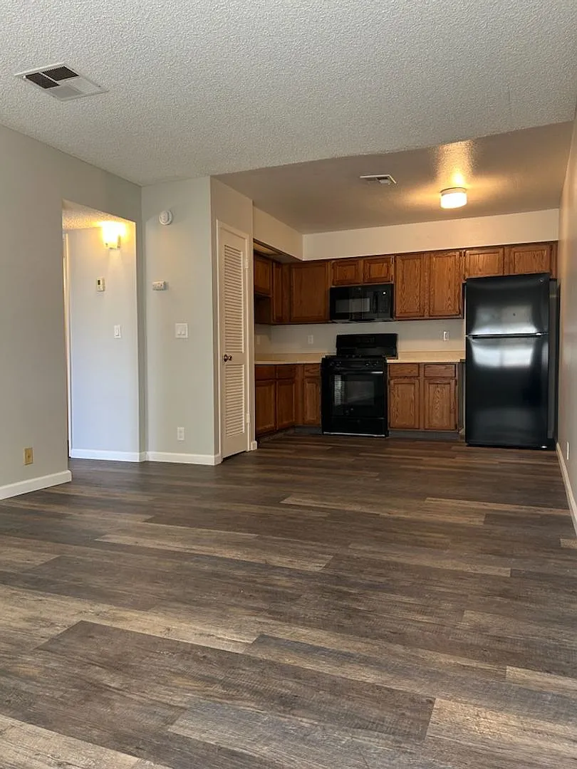 425 Rick Ct. — Photo 4