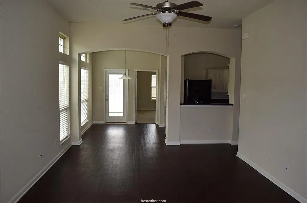 3 bed, 1178 sqft, $1,900 — Photo 3
