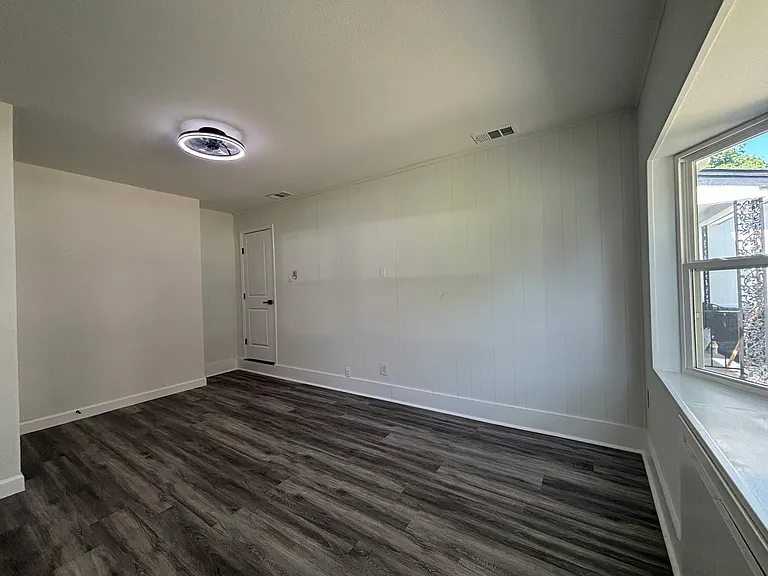 1825 Dudley St — Photo 7