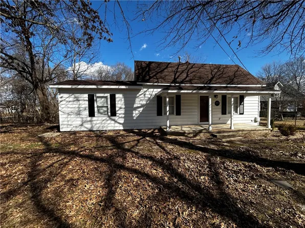 409 Spring St, Rogers, AR 72756