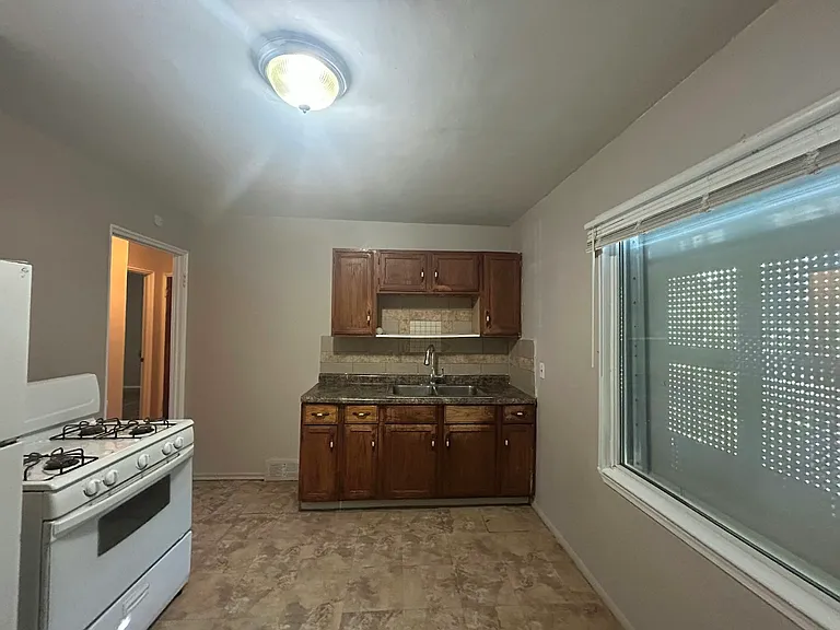 19313 Stahelin Ave — Photo 3