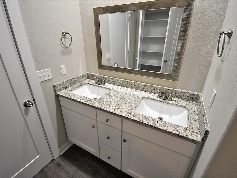 481 N Tacoma St — Photo 16