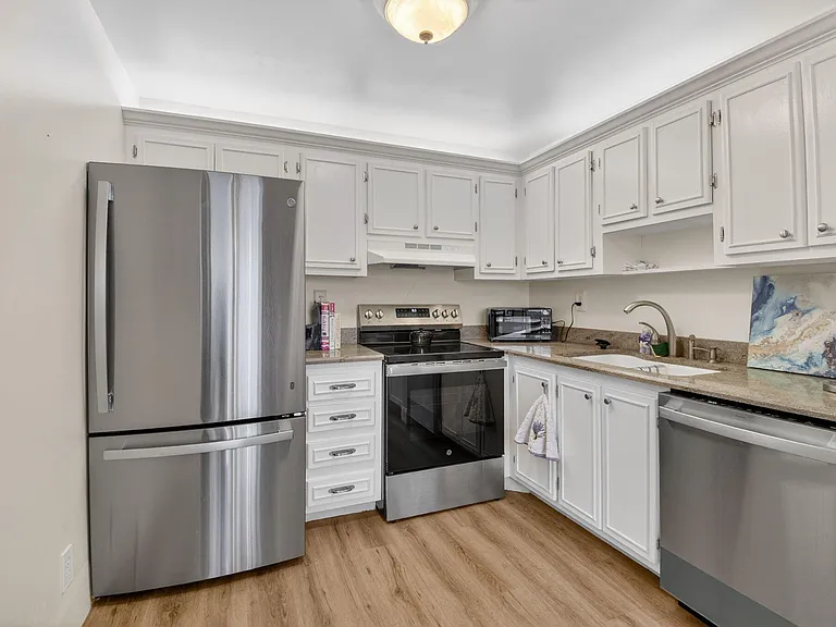 111 Normandy Ln — Photo 3