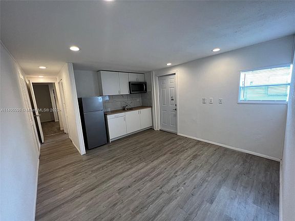 2nd image of 5035 SW 29th St #5035