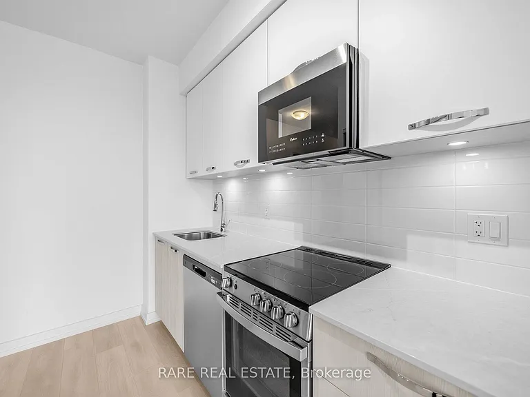 75 James St S #2104 — Photo 3