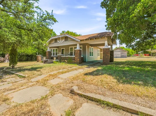 125 S Bell St, De Leon, TX 76444