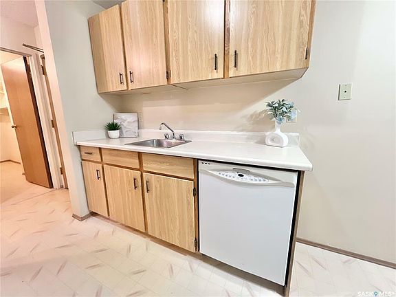 3rd image of 310 Stillwater Dr #114
