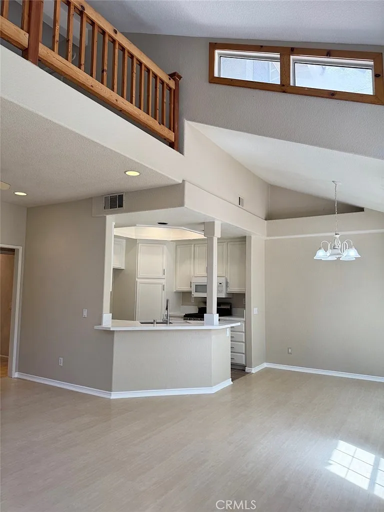 2 bed, 2.5 bath, 1312 sqft, $4,200 — Photo 4