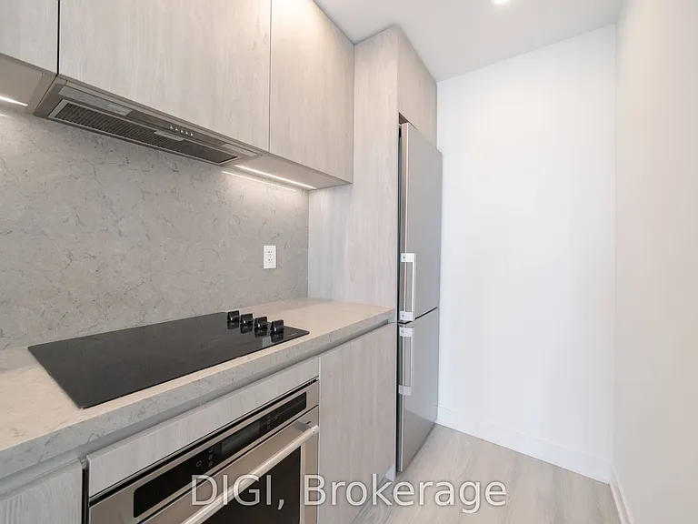 57 Spadina Ave #810 — Photo 9