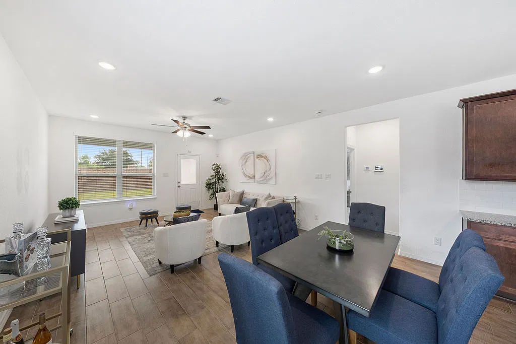 4 bed, 2320 sqft, $2,800 — Photo 4