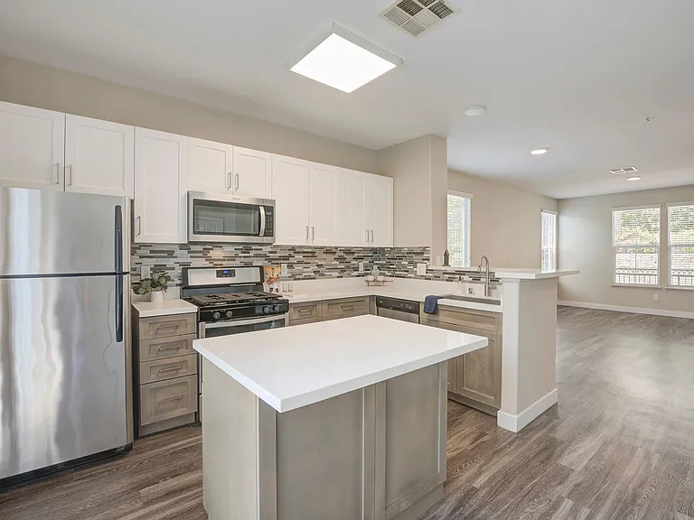 Bellecour Way Apartment Homes — Photo 58