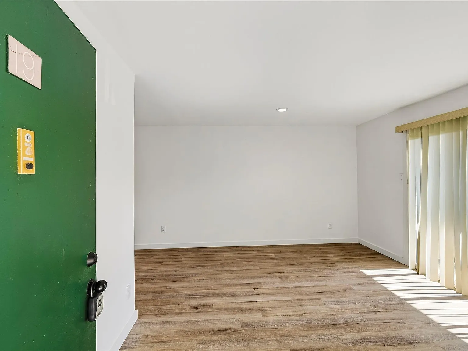 1 bed, 1.0 bath, 788 sqft, $1,150 — Photo 2