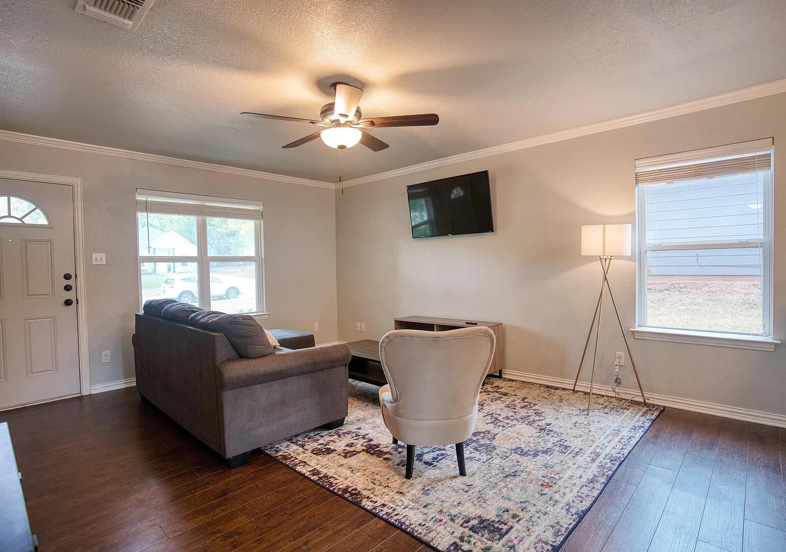 Private Denison house- 3BR/2B- pets welcome - utilities included - Clo — Photo 3
