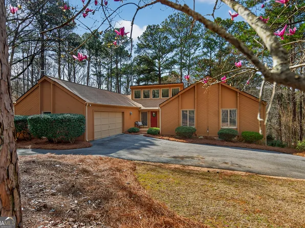 2005 Foxcroft Dr, Lagrange, GA 30240