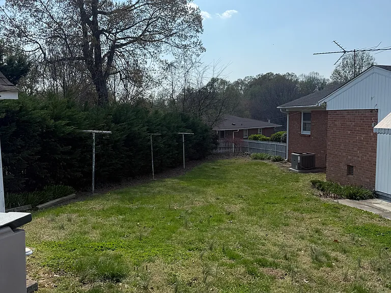 1923 Belcrest Dr — Photo 17