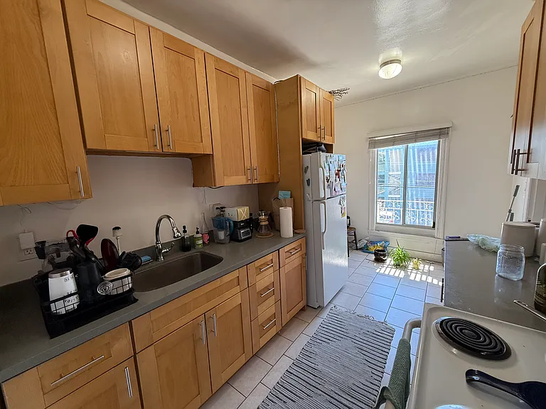 428 E 19th St #1 — Photo 2