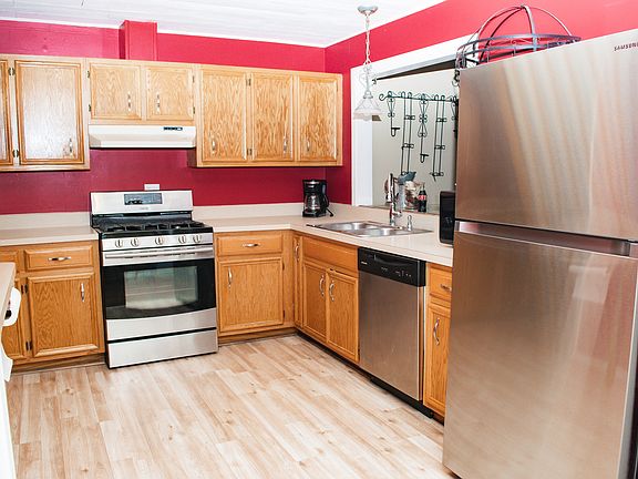 3rd image of 15036 Huntington Ct
