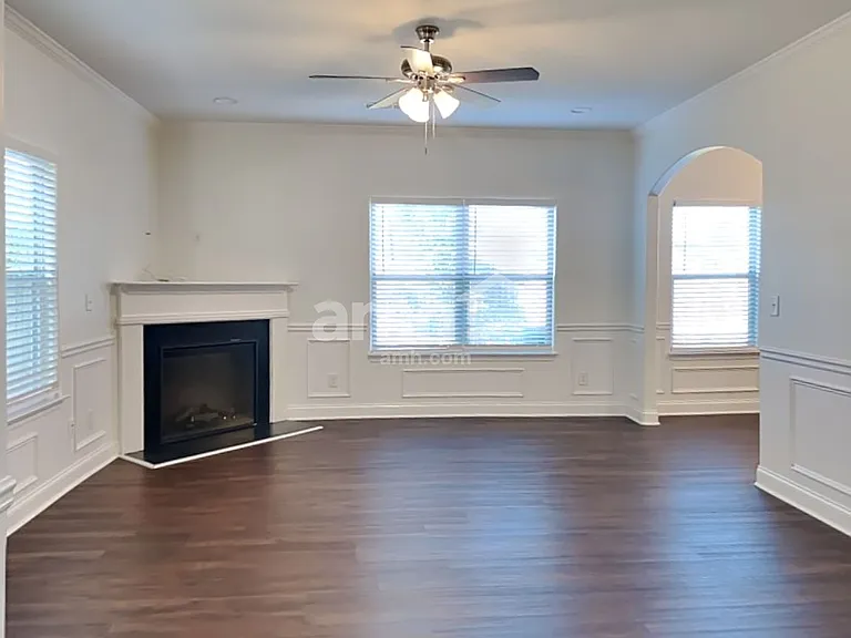 216 Leland Ln — Photo 7