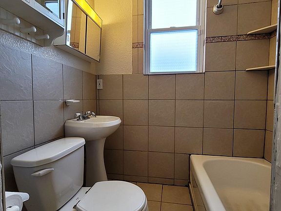 4th image of 97 Victoria St S #3