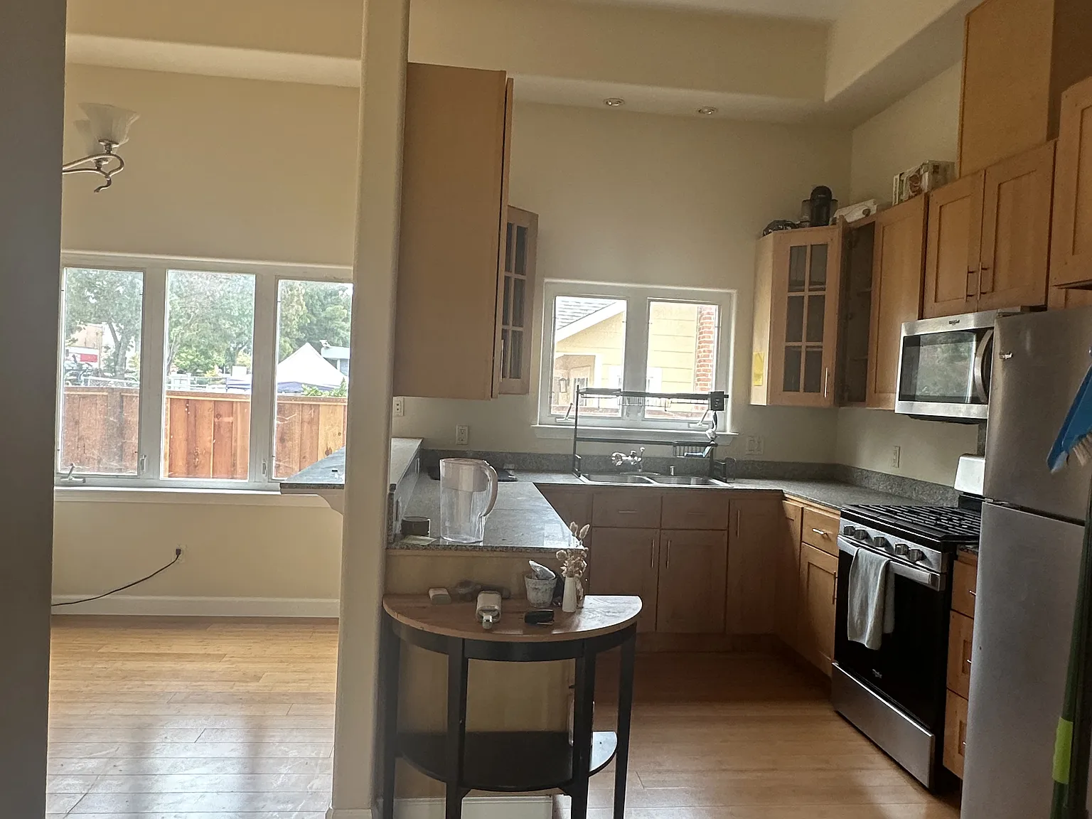 4 bed, 3.5 bath, 2000 sqft, $5,900 — Photo 4
