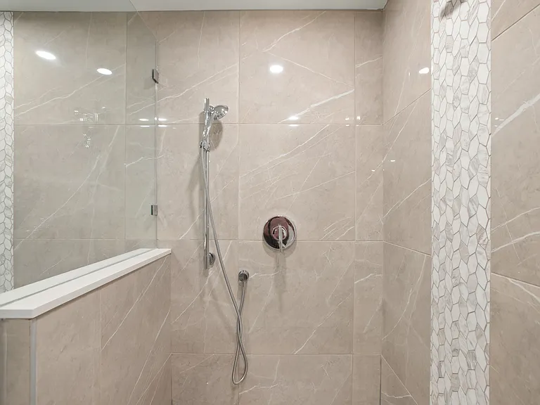 1070 S Holt Ave — Photo 32